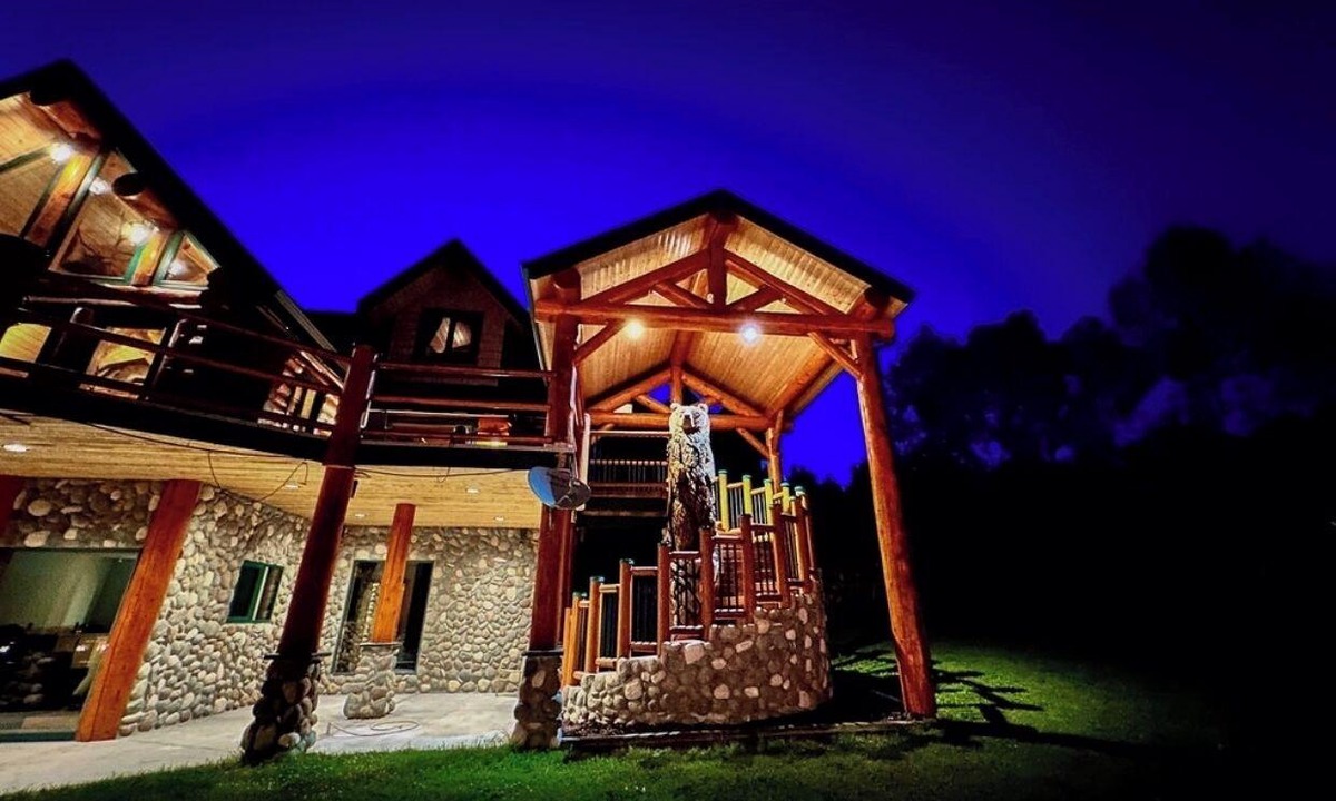 Lac La Hache House | Spectacular Archive Homepage for Lac La Hache