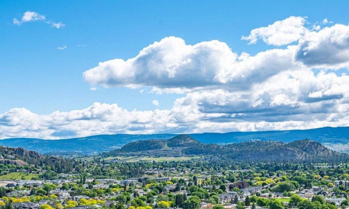 Downtown Kelowna Apartment | Spectacular View, Downtown 1 Bd @ Brooklyn 2111