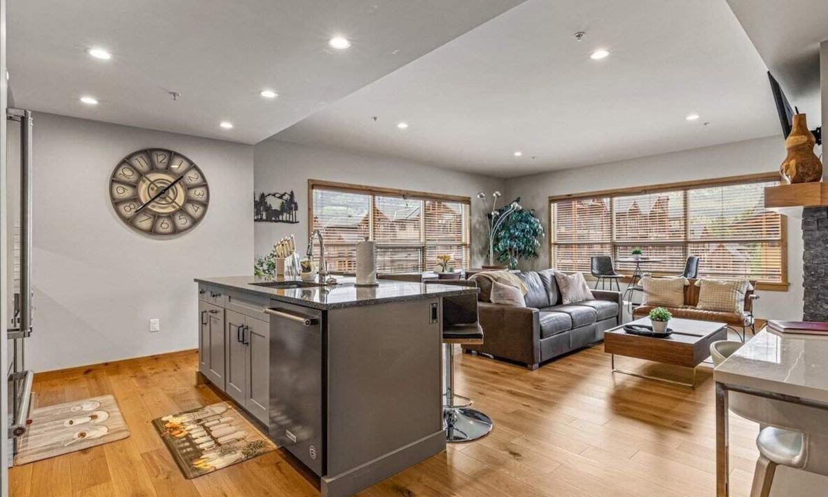 Canmore Condo | Spring Creek 3F 1600sf Corner 3BR/2BTH
