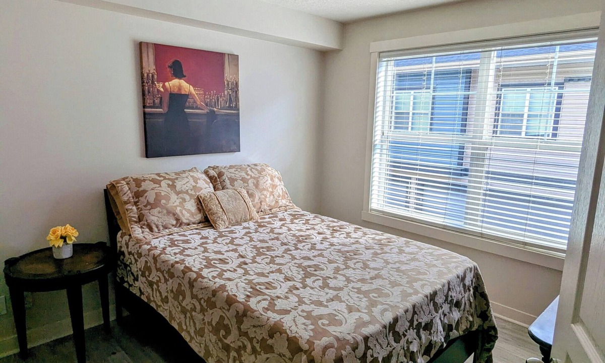 McKenzie Towne House | STAMPEDE RETREAT 2 BEDROOM BUNGALOW WITH GARAGE