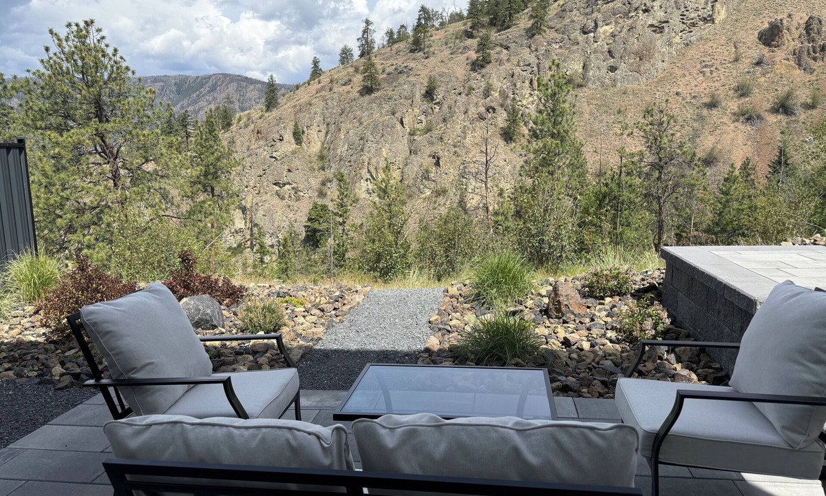 Central Okanagan House | Stay and Explore in a new modern 1 bedroom 1 bath.