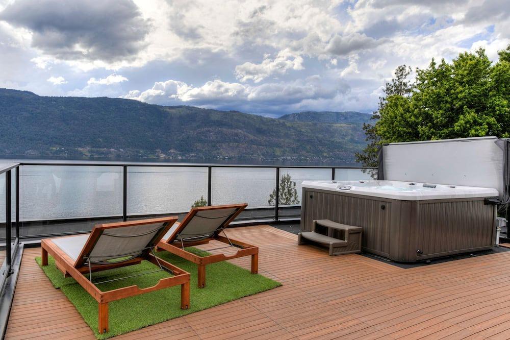 Central Okanagan Apartment | STAY.LUX private suite #1 - steps to the beach
