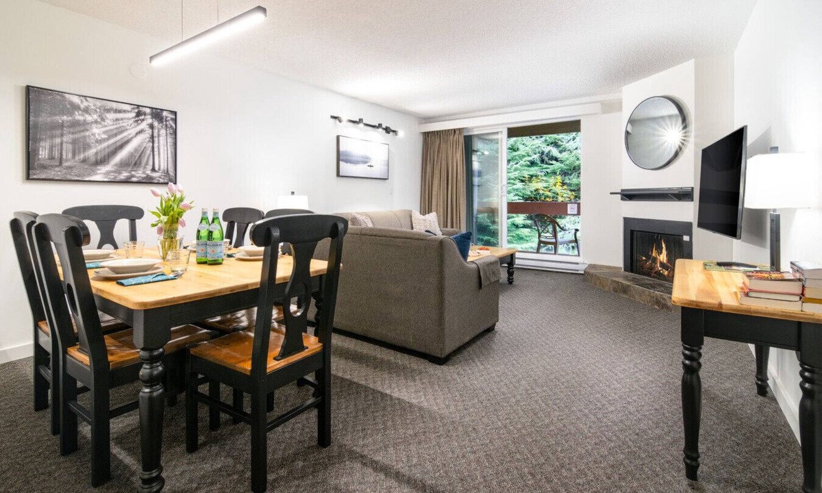 Whistler Village Bed & Breakfast | Steps from Whistler Gondola|Pool, Hot tub, Sauna|Free PRKNG|Ski/Bike Storage