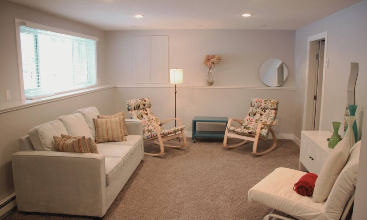 Clearwater Apartment | Stoneshire Obsidian Suite for 2 walking distance to Dutch Lake & waterfalls