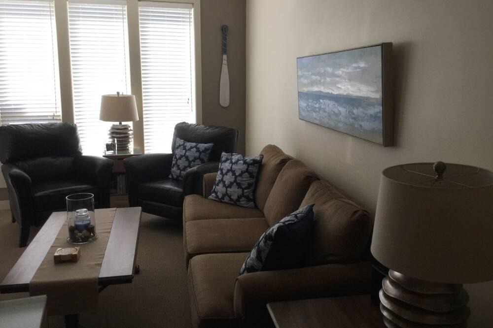Vernon Resort | Strand @ Okanagan Lake - Condo - Professionally Cleaned