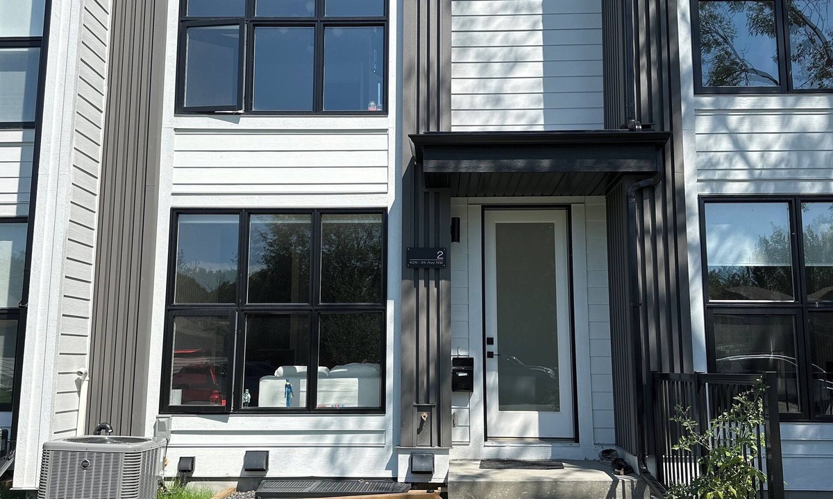 Highland Park House | Stunning Townhome, beautiful and cozy! BBQ/Fitness/Office space/Music space