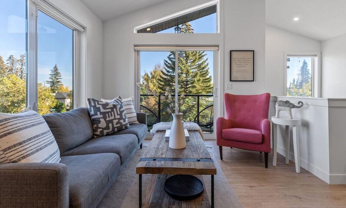 Banff Trail House | Stylish 2 Beds 2 Baths Townhome | Working desk