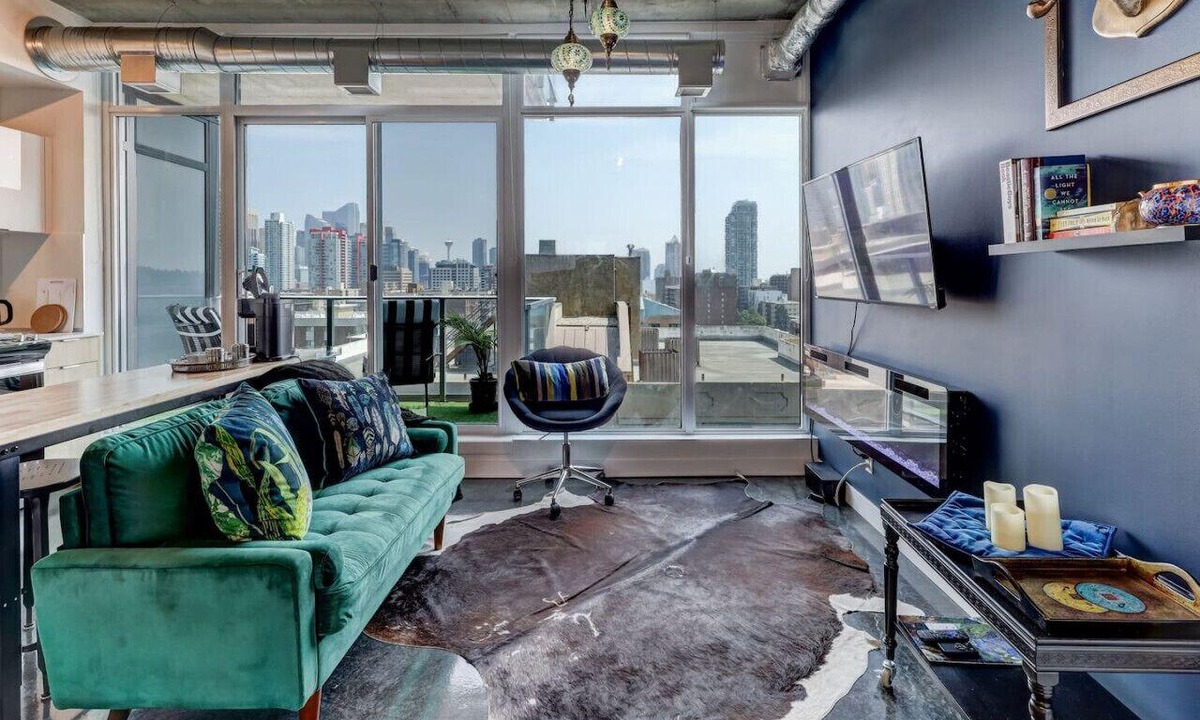 Connaught Condo | Stylish Studio: Skyline Views & Luxe Comforts