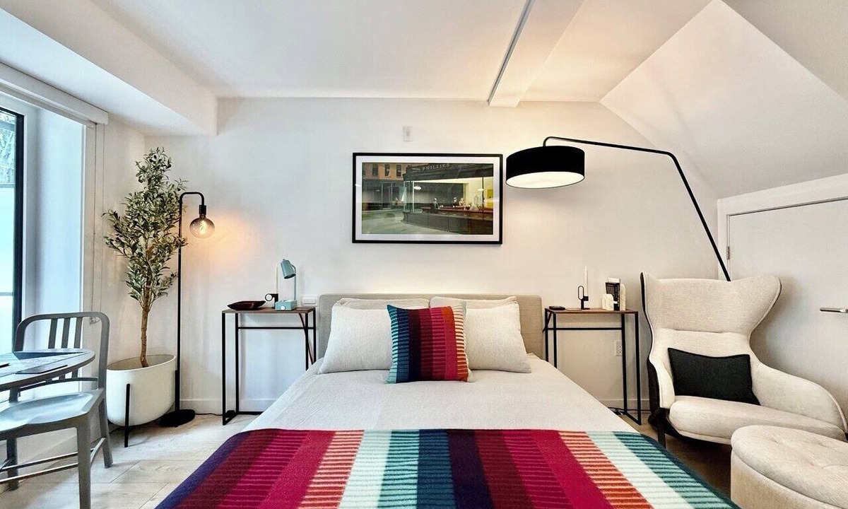 Lower Lonsdale Apartment | Stylish Suite · Kitchen · Wifi · Patio · Transit Friendly · North Vancouver