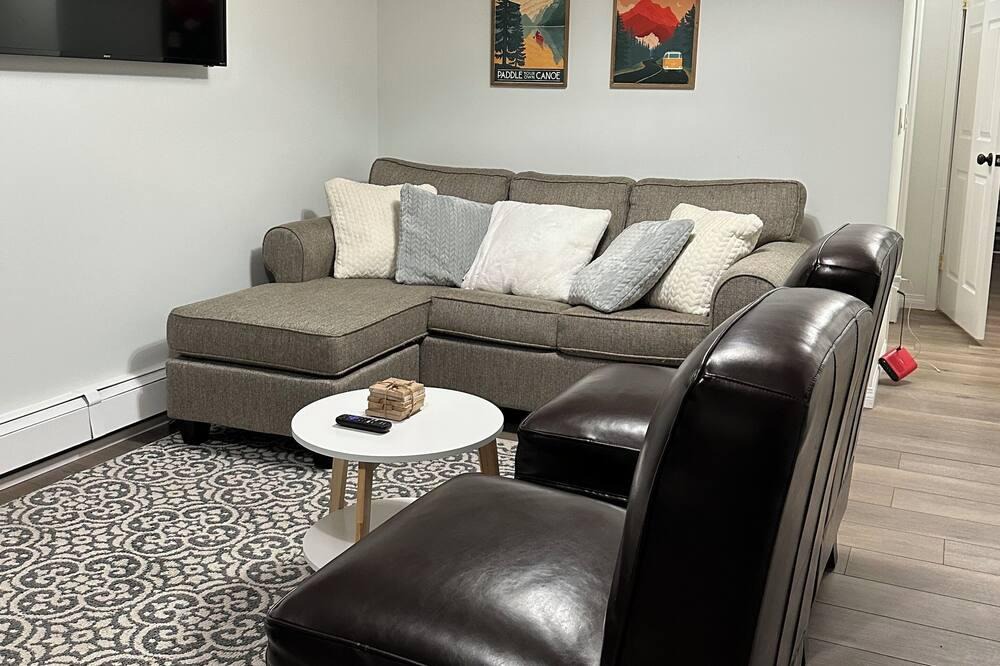 Jasper House | Suite in beautiful Jasper National Park. Mountains, wildlife and more!