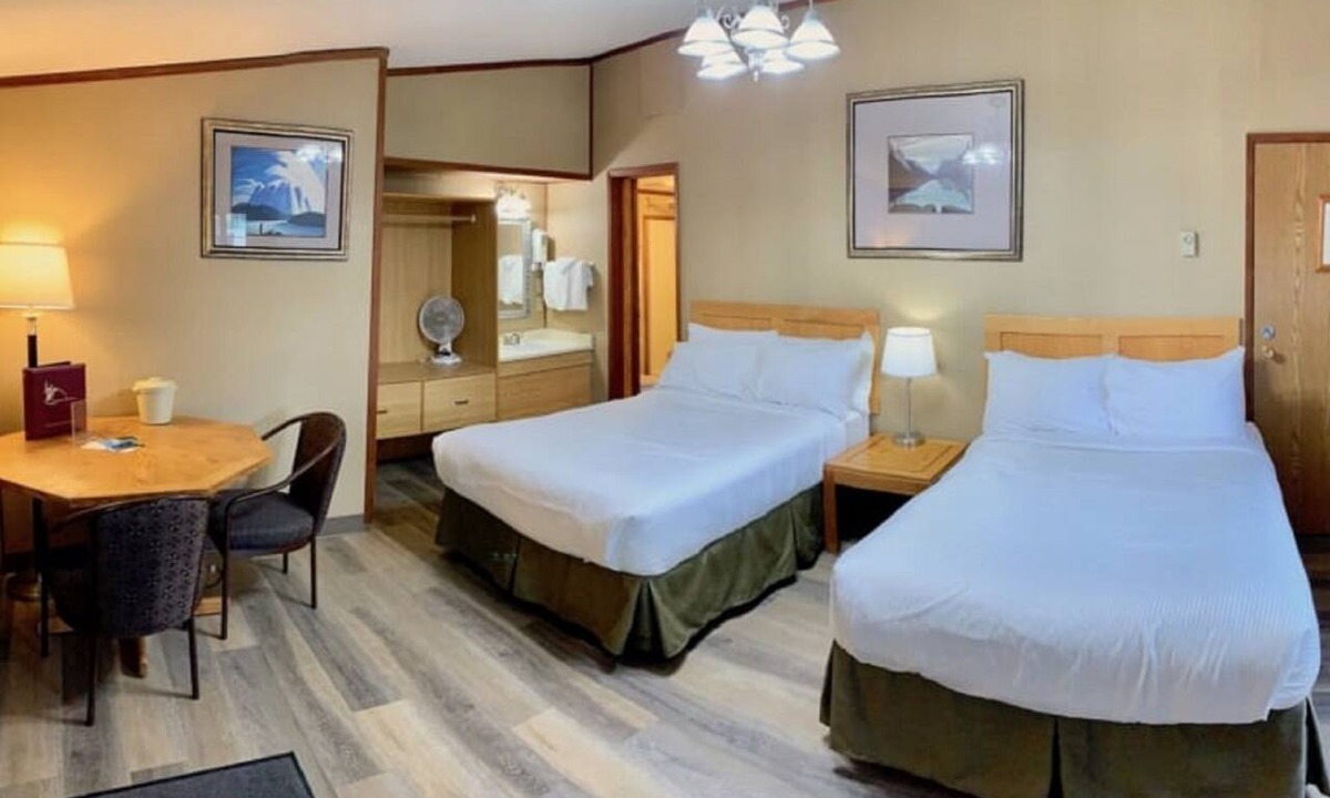 Sunwapta Falls Cabin | Sunwapta Falls Rocky Mountain Lodge