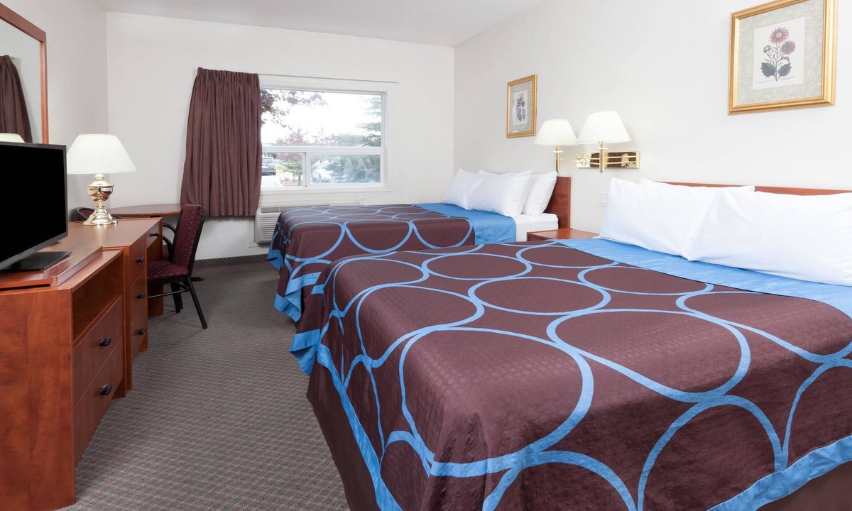 Northwest Edmonton Hotel | Super 8 by Wyndham Edmonton/West