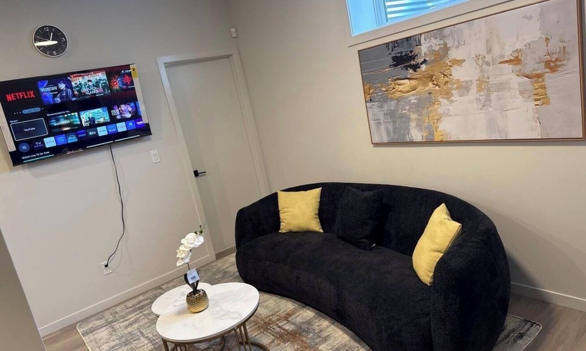 Northwest Edmonton House | Super-Classic 2 BRMs 1 BTH Basement Suite