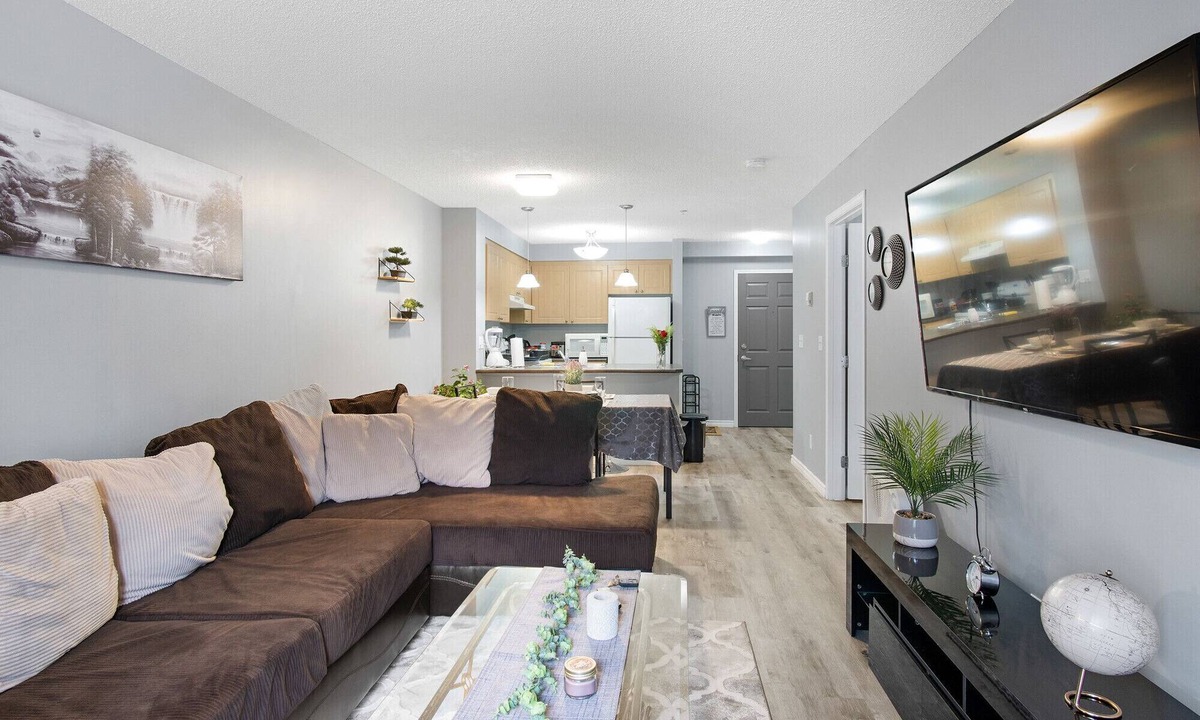 Southwest Edmonton Condo | ★Super Clean&Comfy,Netflix,Prkg.Very Trendy ★