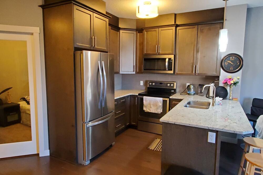 Southeast Edmonton Condo | Super Convenient Location 2Bed Condo. Walk 2 All Major Amenities, Near Freeways.