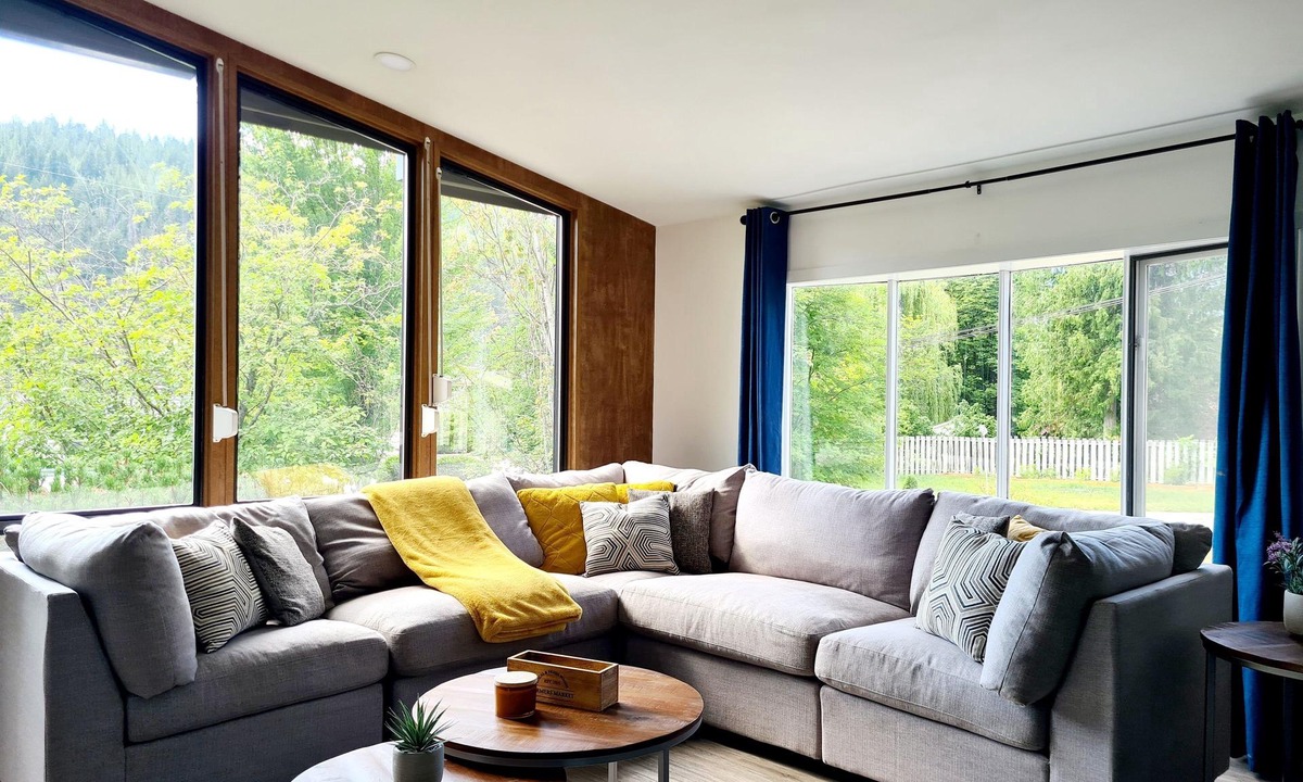 Swansea Point House | Swansea's best kept secret! Well situated, recently renovated, family operated.