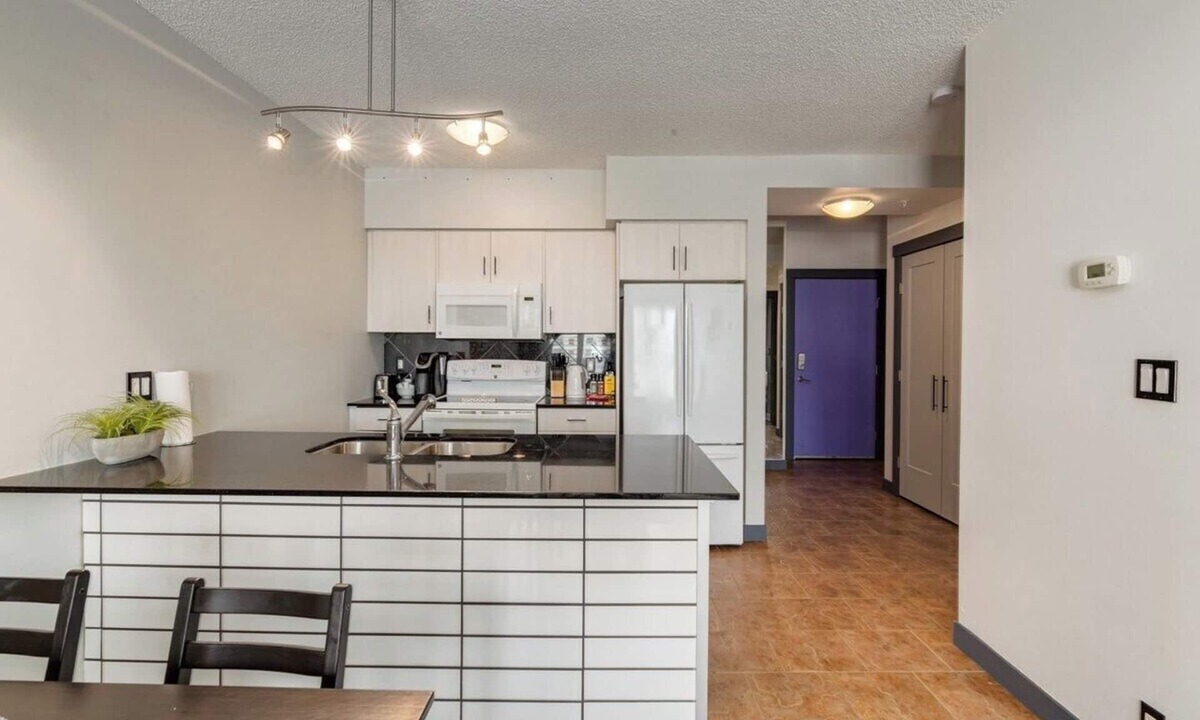 Haysboro Apartment | Tangerine, 1 BR + Den with all the Necessities!