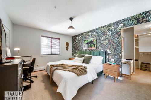 Downtown Edmonton Apartment | The Breakfast Club Suite - KingBed& AC - Patio - UG Park