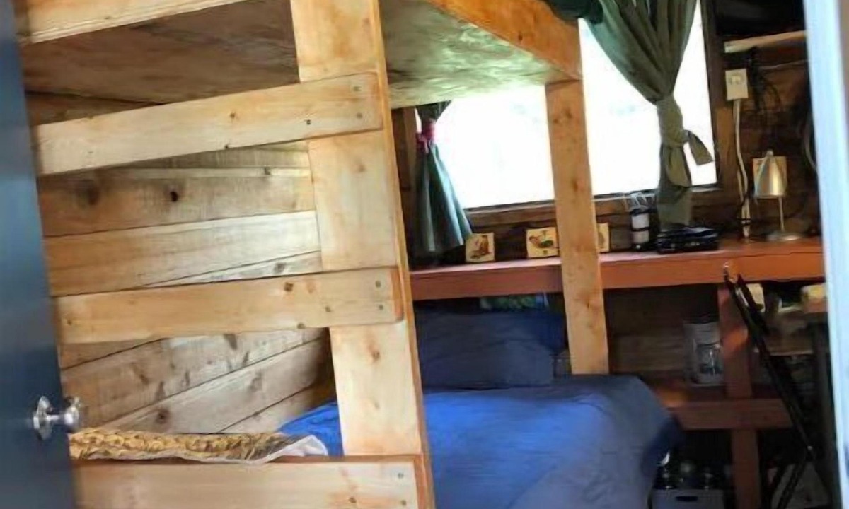 Beaverdell Cabin | The Bunk House