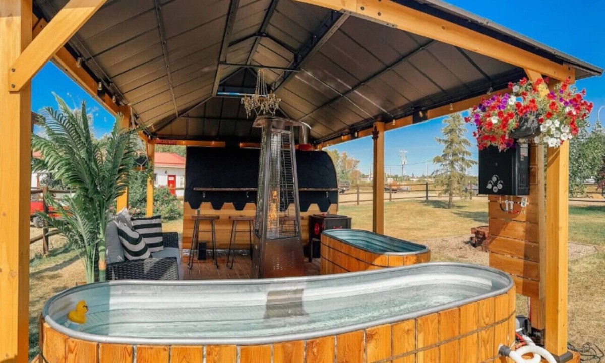 Stettler House | The Cozy Coach Glamper
