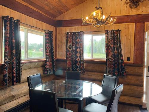 Division No. 11 House | The Deerview cabin - a part of Bear Creek Cabins