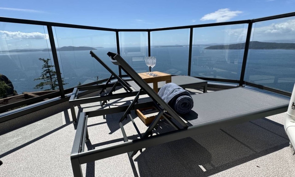 Pender Island Apartment | The East - Ocean Front Suite over looking Salish Sea