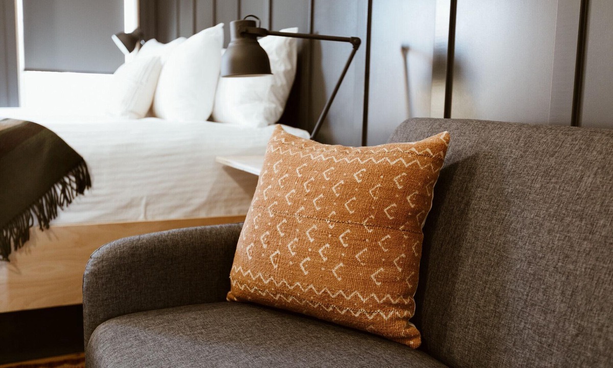Rossland Apartment | The Flying Steamshovel Inn - Room 1