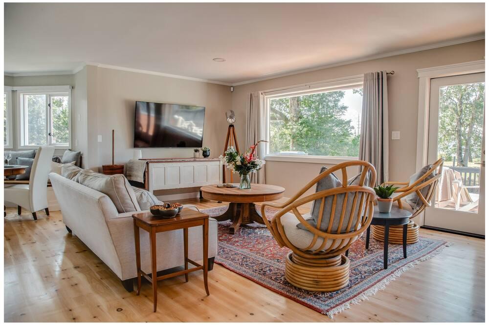 North Cowichan House | The Haven - Maple Bay's Premier Getaway