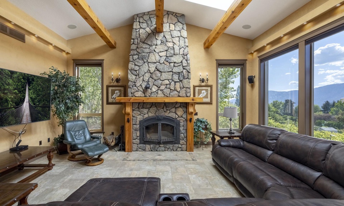 Okanagan Centre Villa | The Hunter's House !