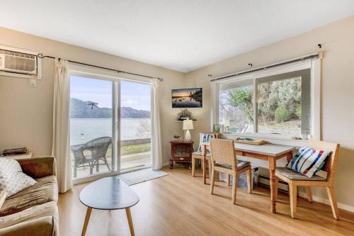 Central Okanagan House | The Lakeside Cabin with wide outside space #105
