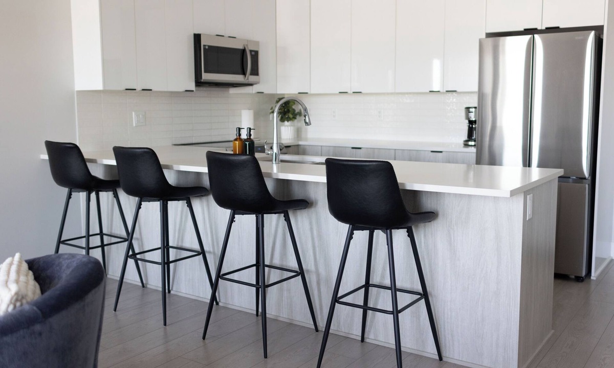 Langley Condo | The Logan Residence, 2-bed, 2- full bath Suite - In the Heart of Langley City