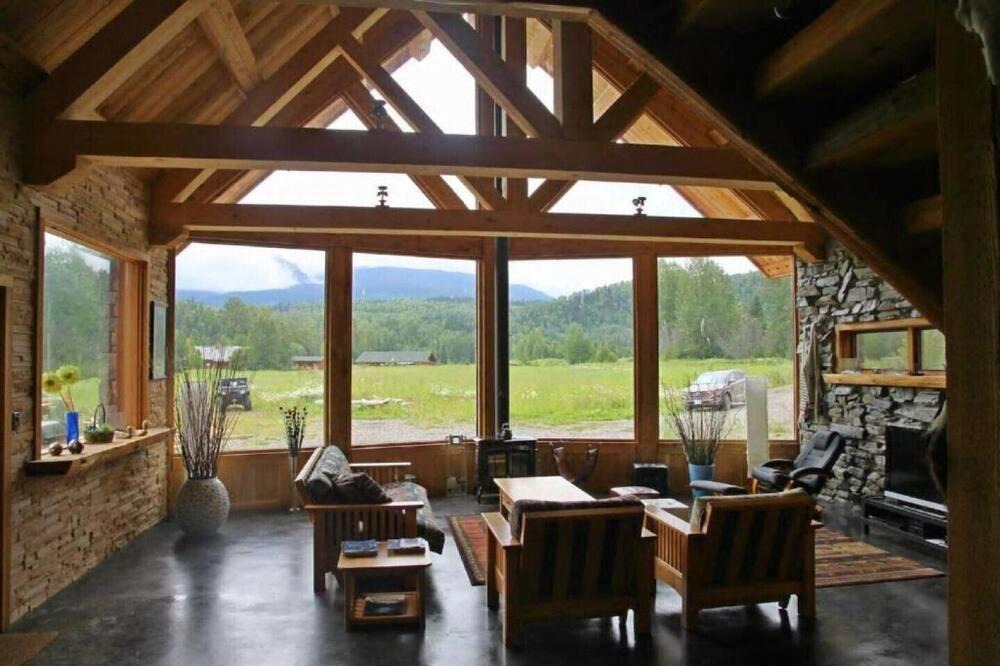 Moricetown House | The Luxurious Lodge - L.D.R.