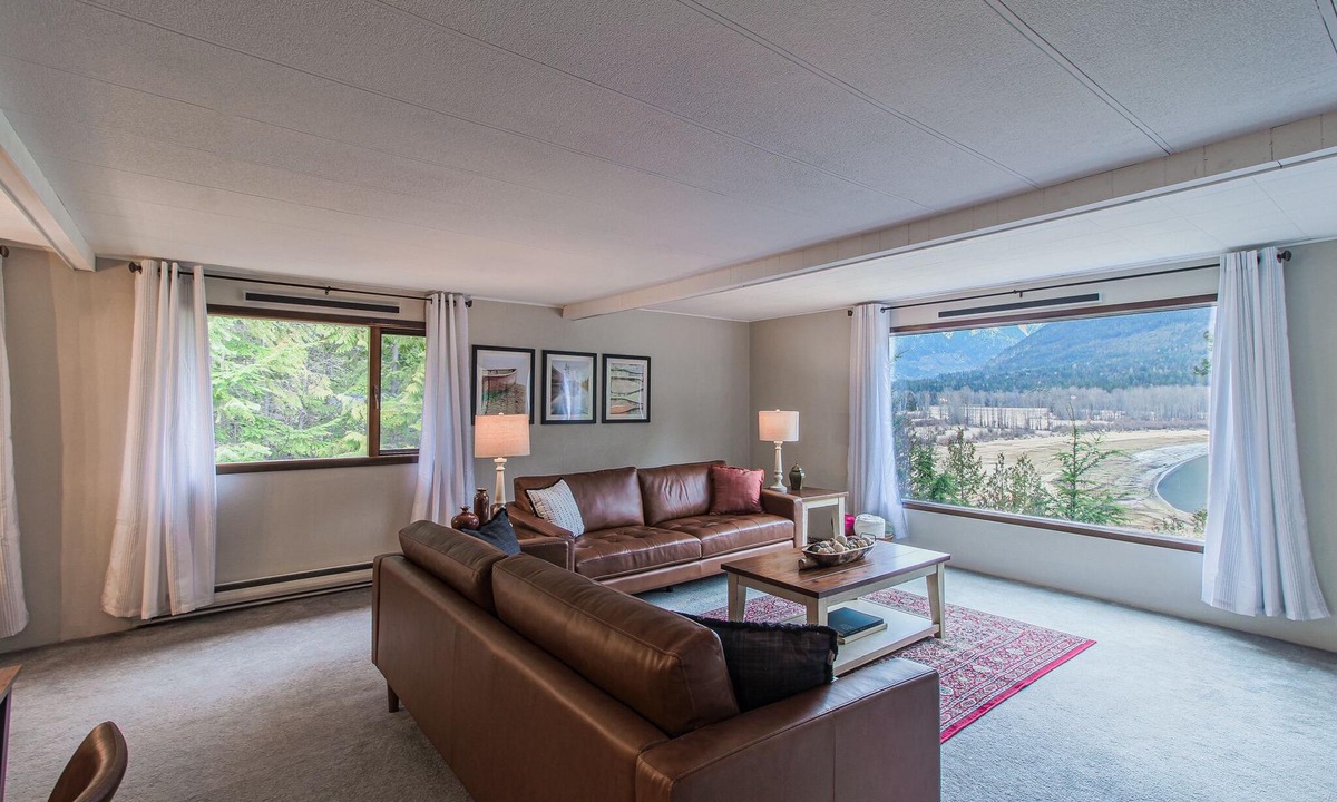 Crawford Bay Cottage | The Nest on Kootenay Lake in Crawford Bay