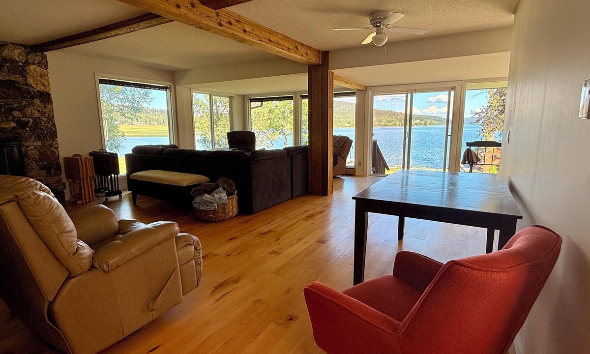 Lone Butte House | The Old Perry House - Lakefront Heritage Retreat
