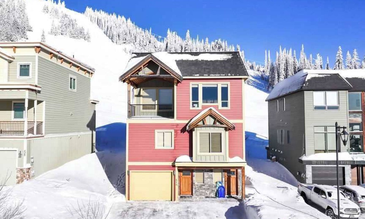 Silver Star Mountain House | The Trail House | 7BR Sleeps 18 | Spacious Retreat