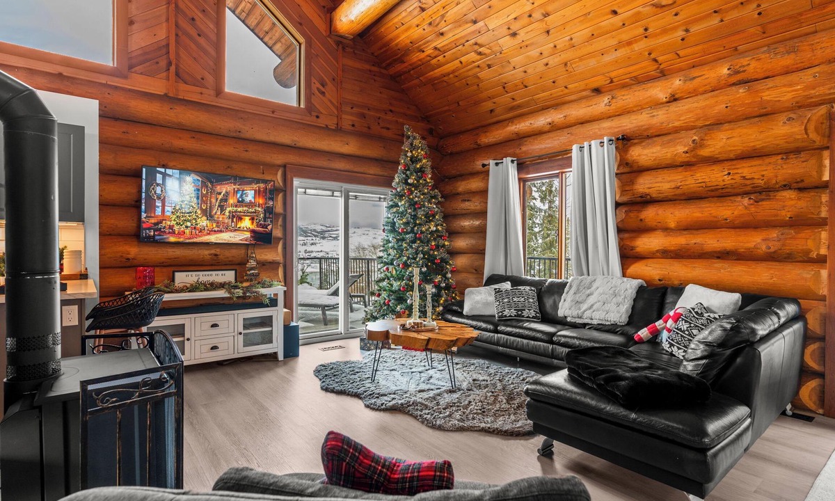 Vernon Ski Chalet | The View Point Lodge