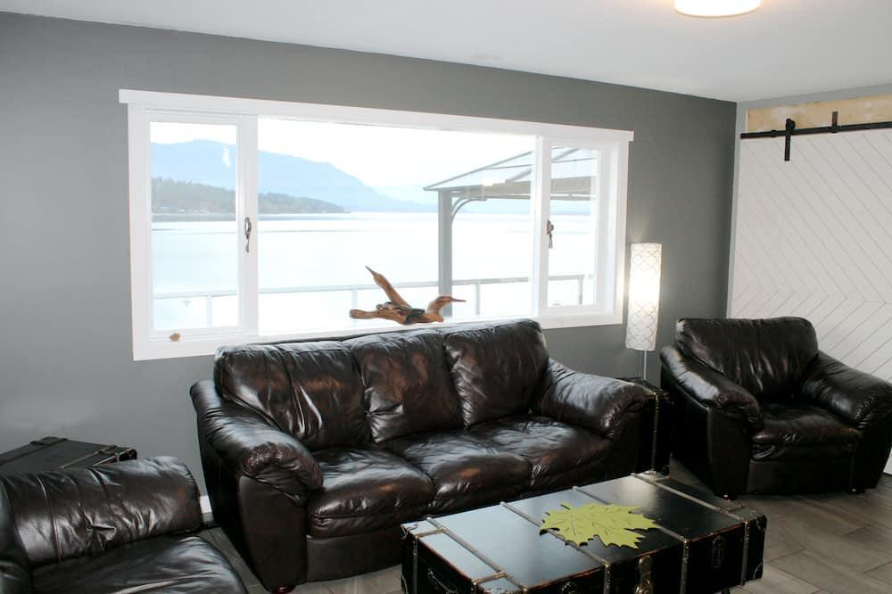 Blind Bay House | This property is huge 7 private bedrooms sleeps 16