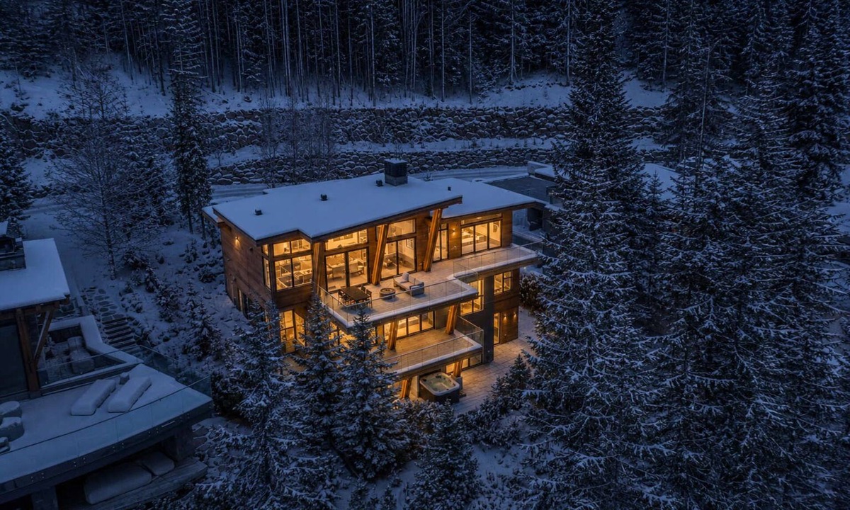 Whistler Creekside House | Timber Haven - Luxury Ski in Ski out - Kadenwood