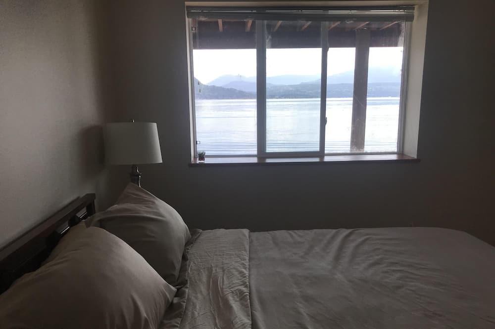 Scotch Creek House | TLC Beachhouse "Suite 2" - Waterfront - Shuswap Vacations and Sledding Accommodation