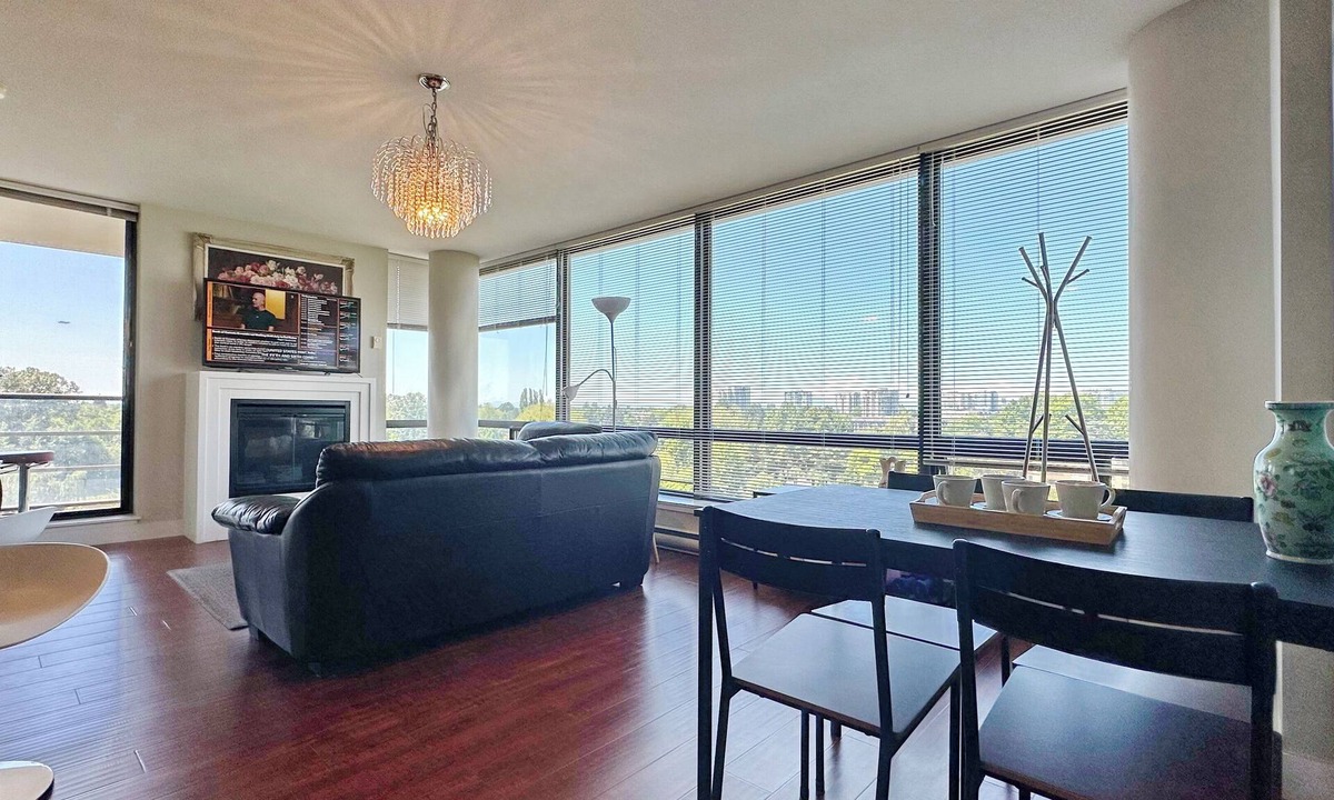 Richmond City Centre Apartment | tn11 minutes to YVR, 2 bedrooms, 2 full bathrooms,high-rise with beautiful views