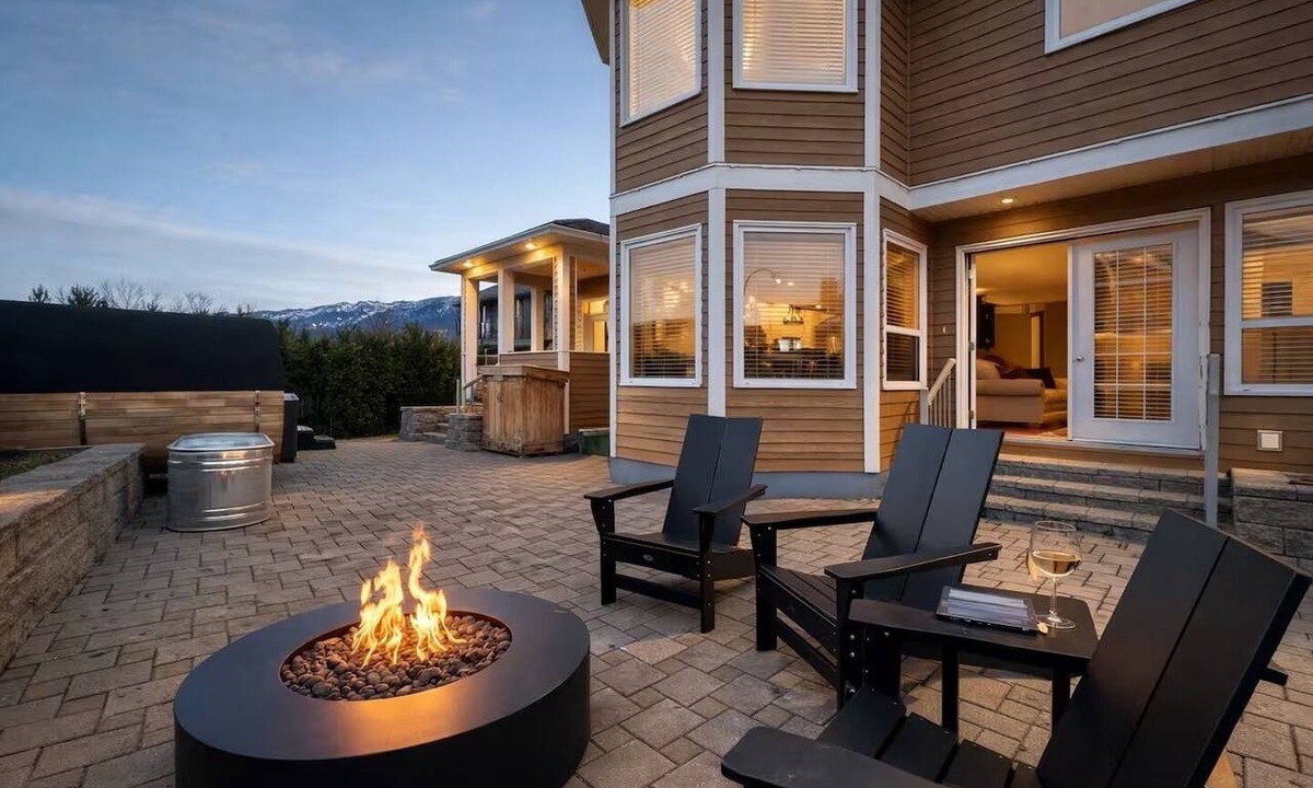 Revelstoke House | Top 1% - 4BR/HotTub/Sauna/Massage Chairs
