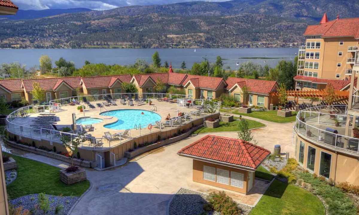 North End Condo | Top-Floor Luxury Waterfront Resort Condo Kelowna