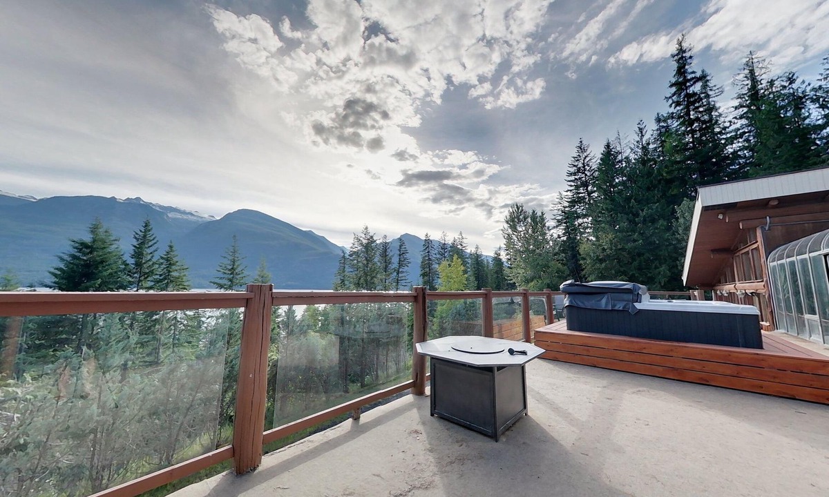New Denver Cabin | Tranquil Mountain Lodge – Relax, Unwind & Reconnect