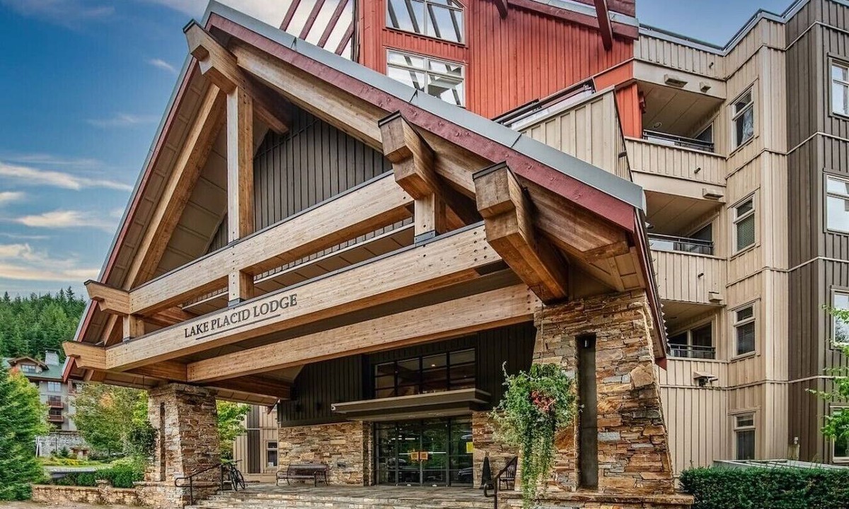 Whistler Creekside Apartment | Ultimate Creekside Ski Base Pool, Hot Tub, Sauna