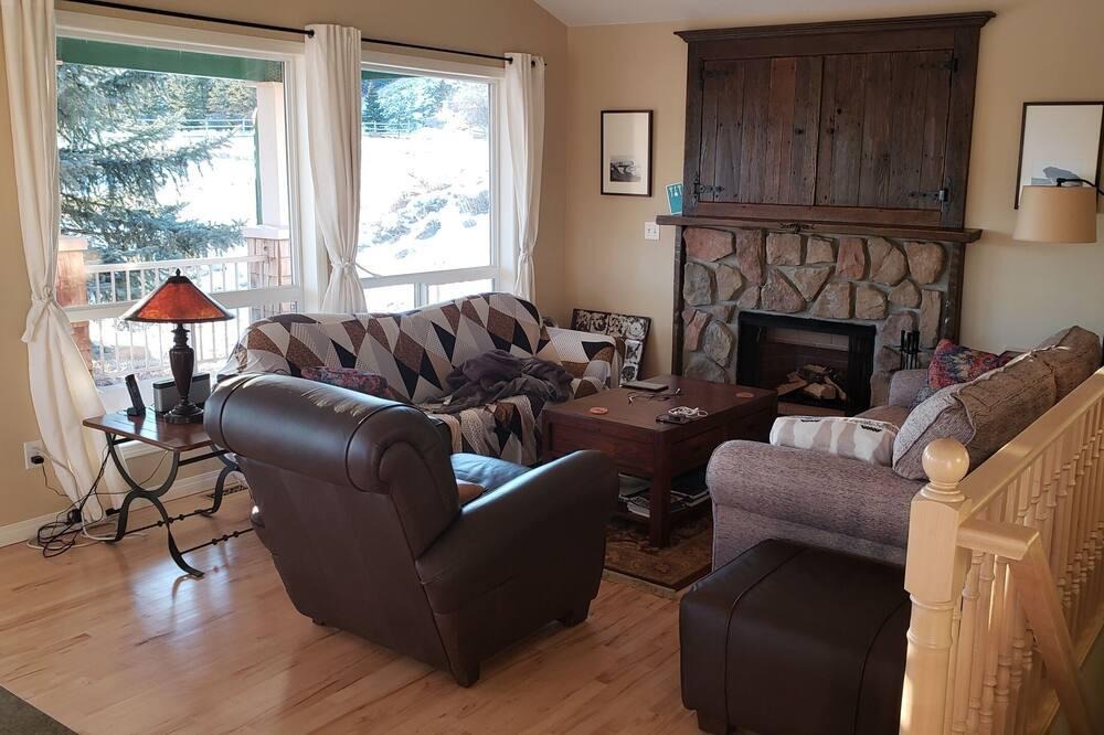 Drumheller Cottage | Valley Vistas - cozy home on the Red Deer River