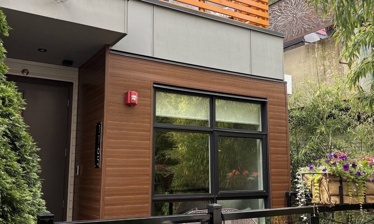 Grandview-Woodland House | Vancouver Townhome 2 blocks from Commercial Drive - Mountains Views and Parking