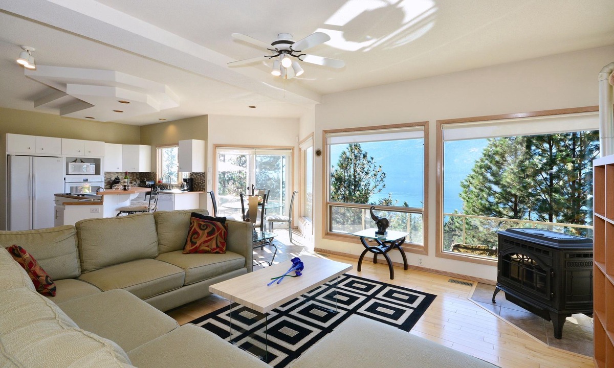 Central Okanagan House | View home close to Okanagan Lake / Aug 19-27 open!!! Book NOW!!!