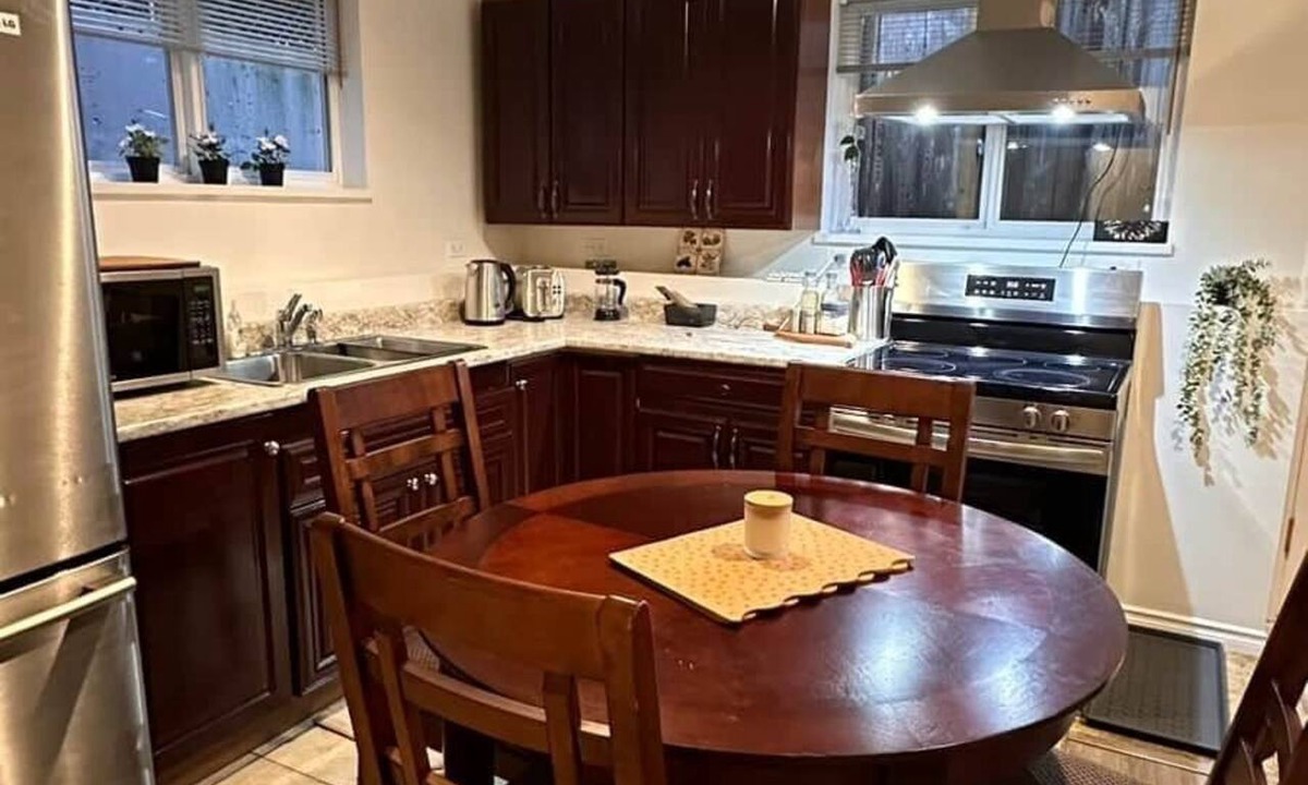 District of North Vancouver Apartment | Villa Dollarton North Vancouver