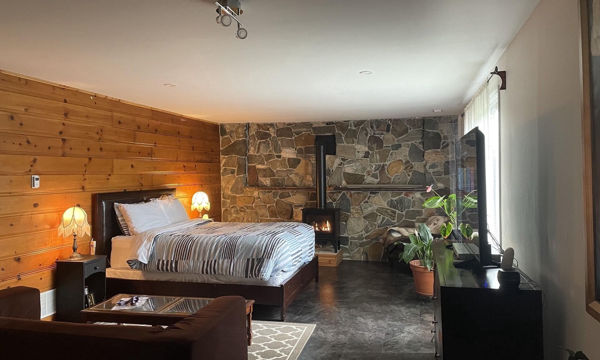Nakusp Apartment | Vrbo Property