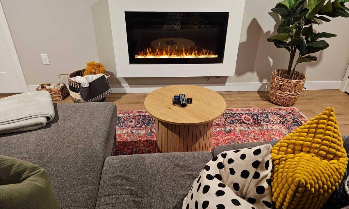 Prince George House | Walk to UHNBC | Boho Suite · Firepit · Pets OK